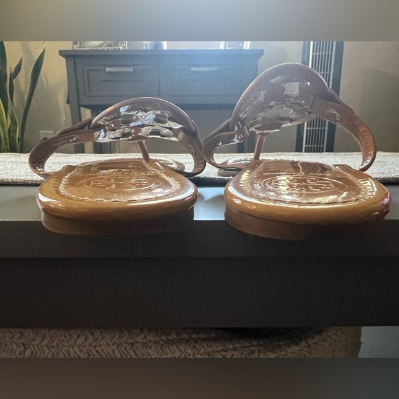 TORY BURCH MILLER SAND PATENT LEATHER SANDALS SIZE 7.5M – RETAIL $195.00+ - Picture 5 of 10